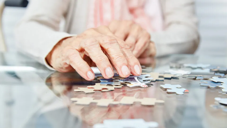 Senior Woman Completing Jigsaw Puzzle_Lakeshore Senior Living