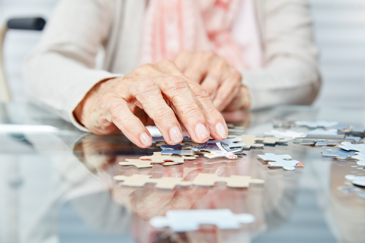 Senior Woman Completing Jigsaw Puzzle_Lakeshore Senior Living